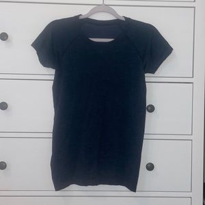 Lululemon swiftly tech short sleeve size 6 (NAVY)
